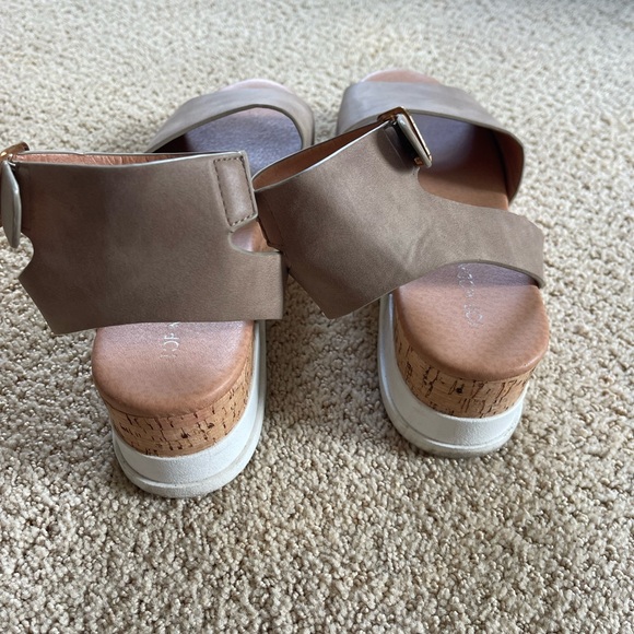 Women's Tan Platform Sandals - Picture 3 of 8